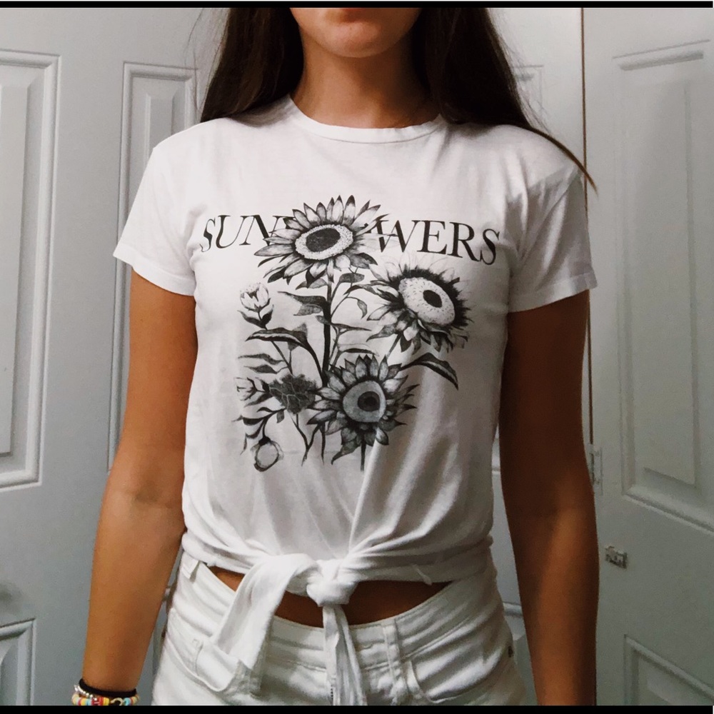 Mango Sunflower white tee 🌻💧✨